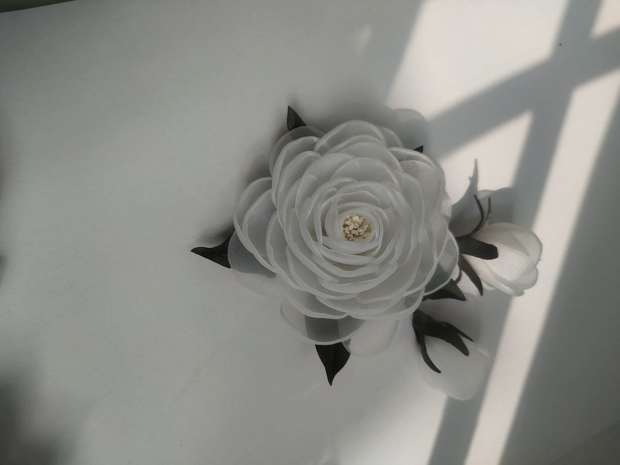 Hoa chùm cài áo handmade Canto màu trắng