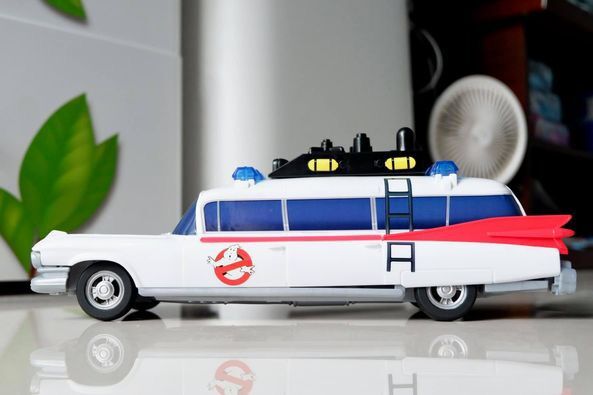 Mô Hình Lắp Ghép Xe Cadillac Ghostbusters (Biệt đội săn ma)