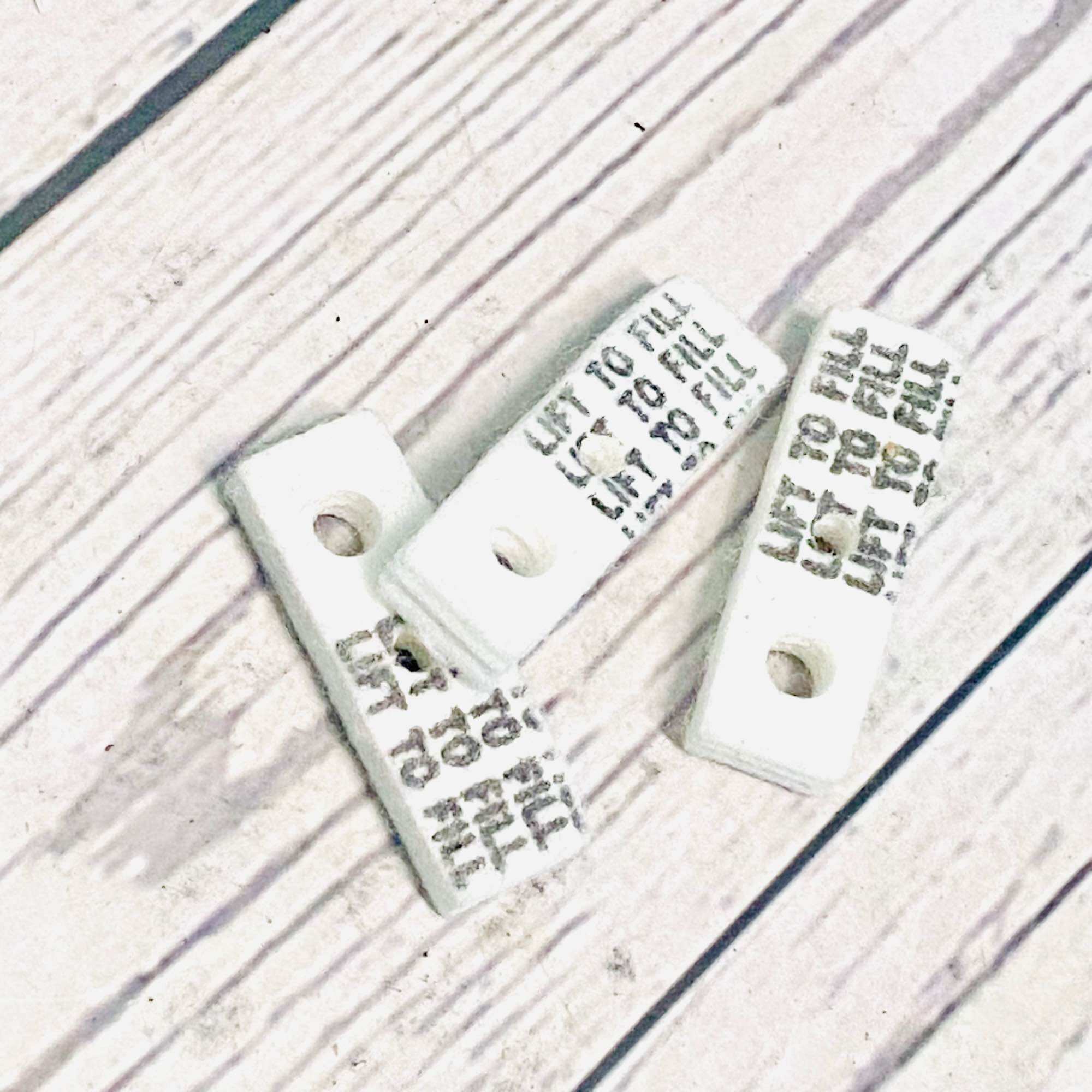 Miếng chặn xăng Zippo chữ đen