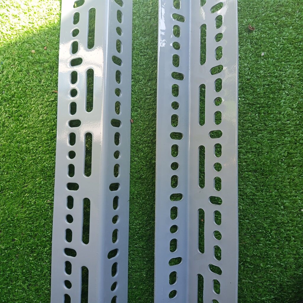 Cây 20cm -Sắt V LỖ (V3x3cm)