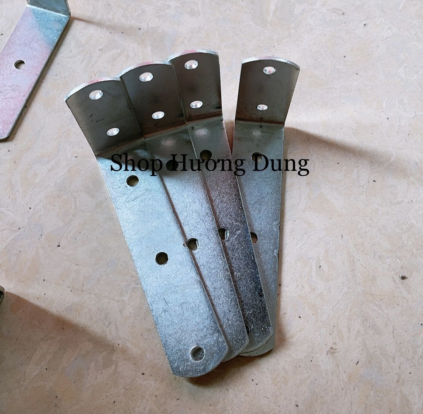 Ke chữ L ke lệch bản to