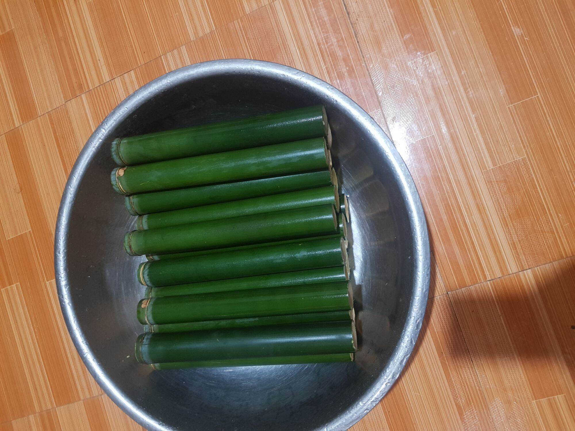 Ống nứa nấu cơm lam , nhồi thịt muối chua , nướng thịt . dài 20 cm , đk : 3 - 4 cm.