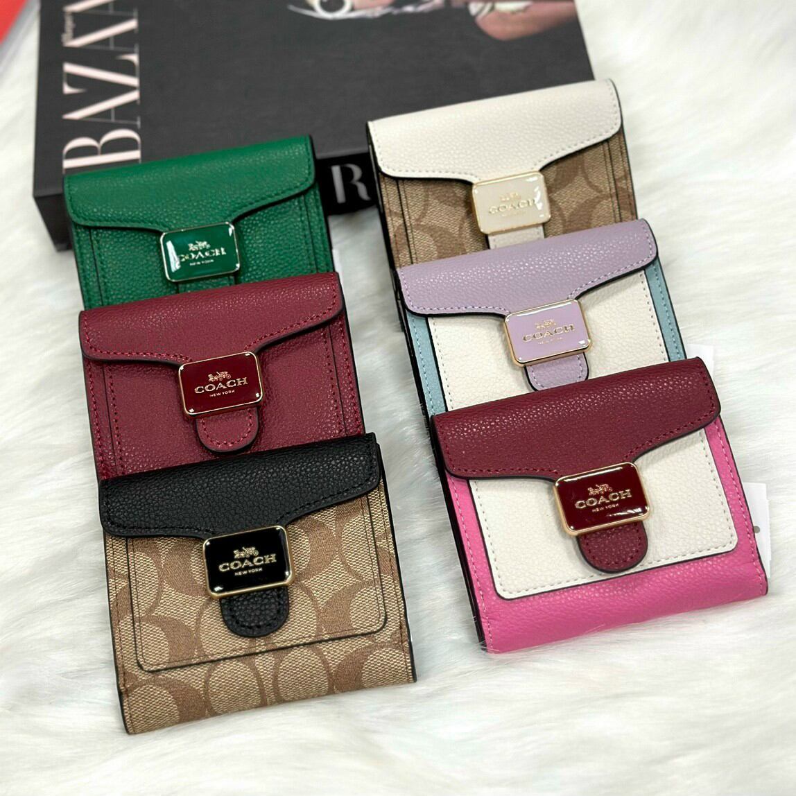 Ví
COACH Pepper Wallet màu cực kỳ trẻ trung