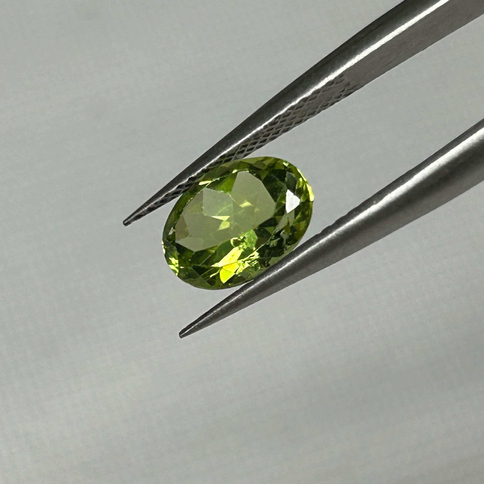 185Per - ĐÁ PERIDOT XANH LÁ THIÊN NHIÊN ( Không xử lý) ( thông số trong ảnh chụp) 1.85 Carat