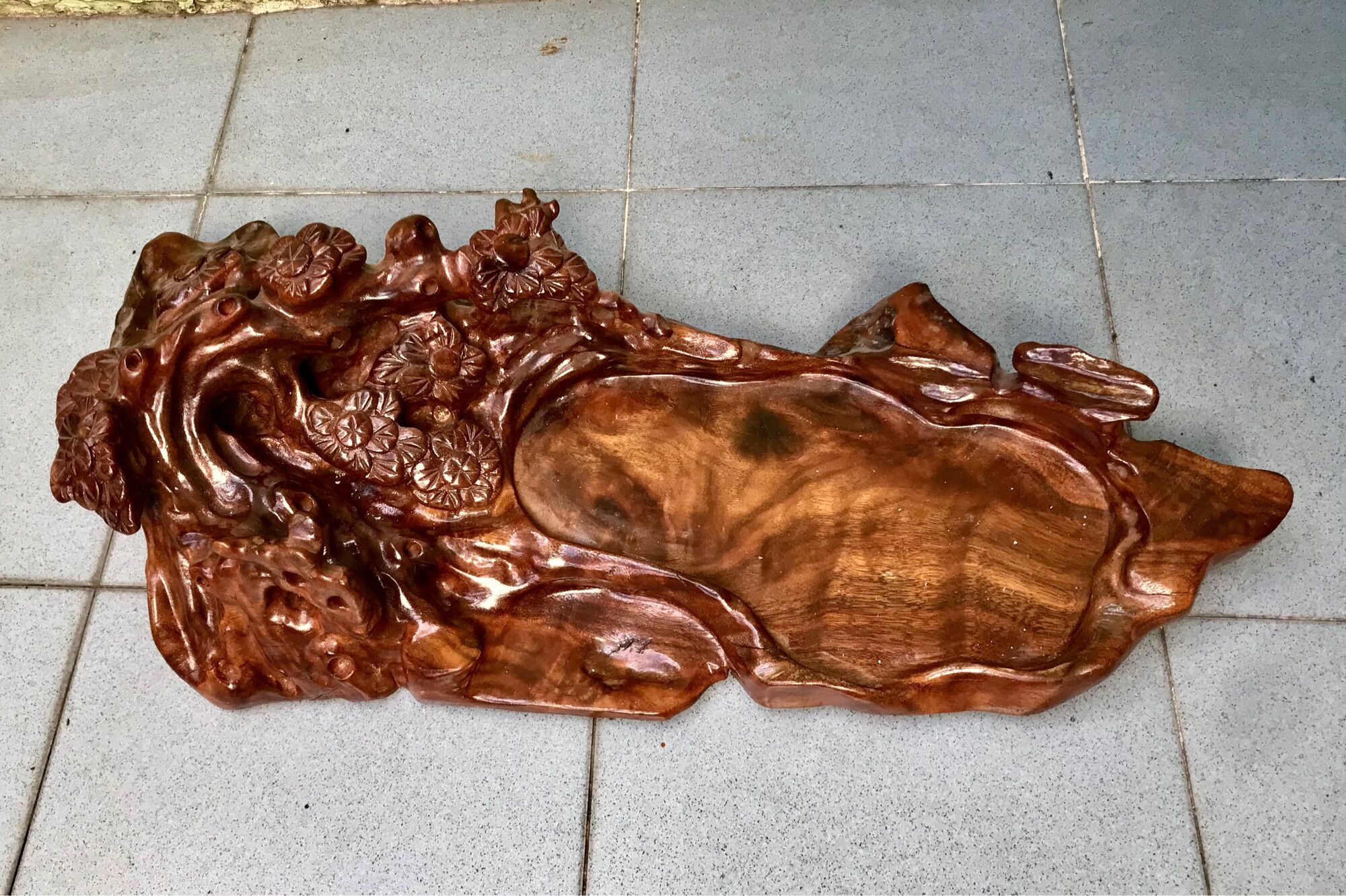 Khay trà Tùng gỗ xá xị (gù hương)