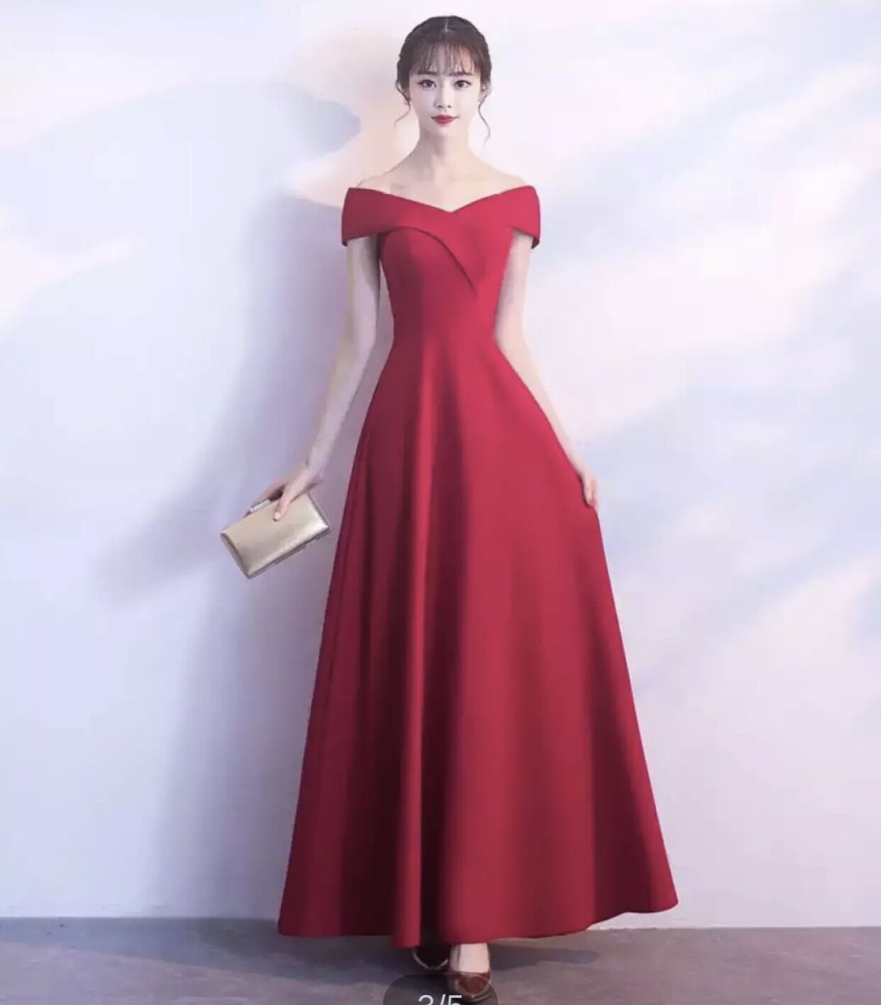 Đầm dạ hội trễ vai