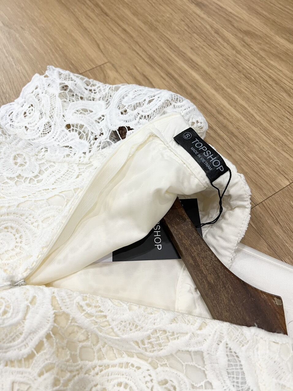Đầm midi Topshop trắng phối ren