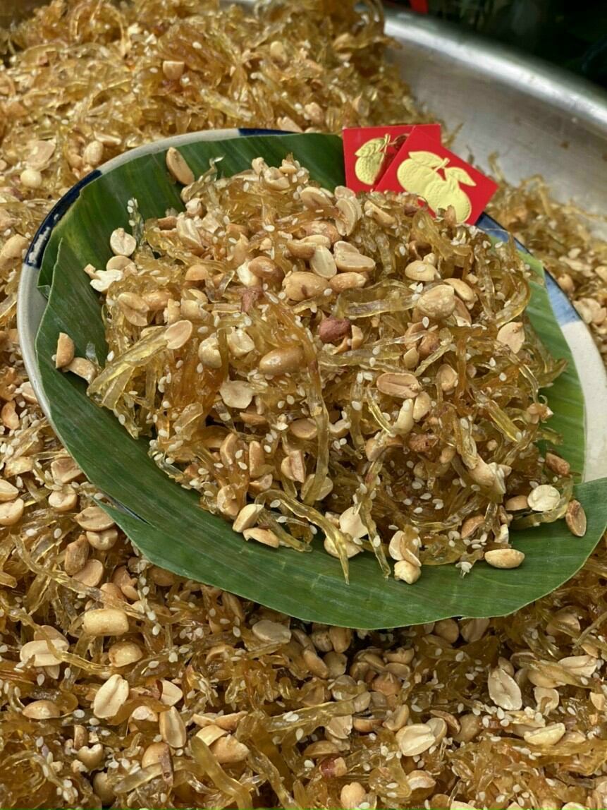 Mứt gừng sợi dẻo mix đậu phộng, mè mềm dẻo thơm ngon hộp 500gr