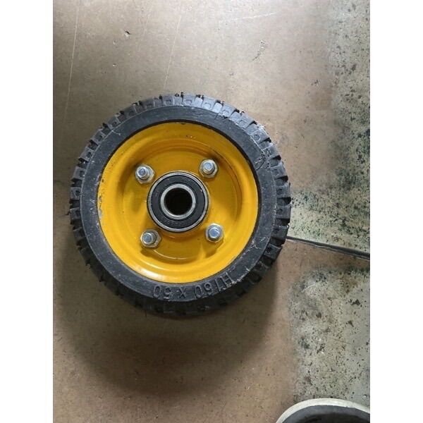 Bánh xe cao su vàng đặc 150mm giá 1c