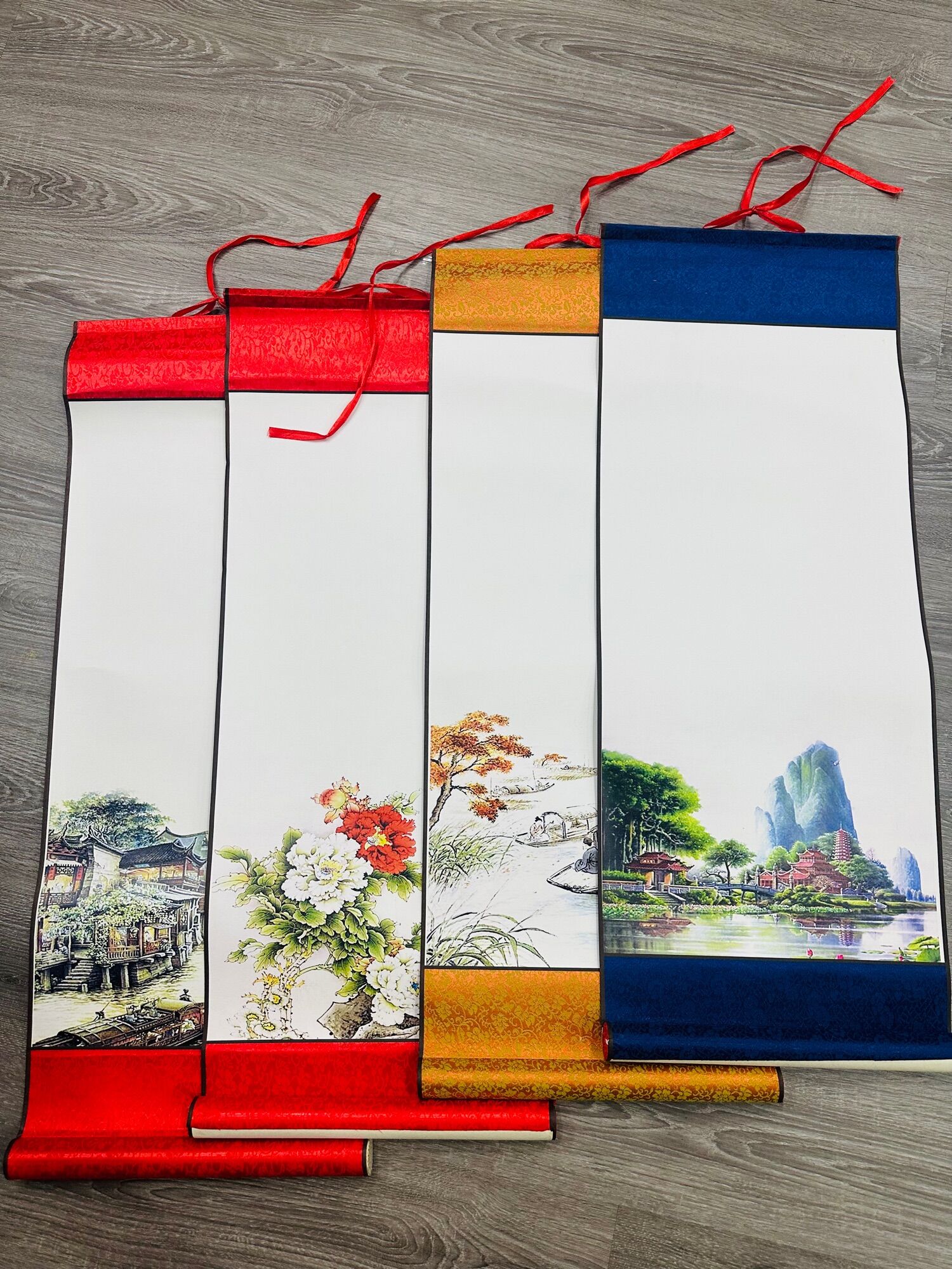 Biểu lụa viết thư pháp..Có hình nền sẵnKích thước 27x80cm