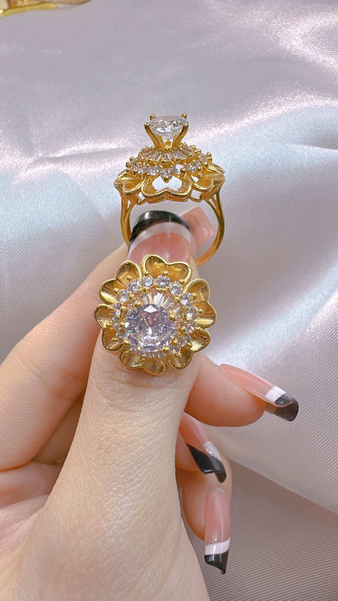 Nhẫn đồng vàng hoa tim