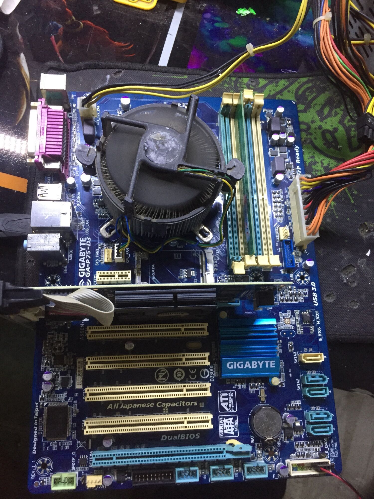 Combo main gigabyte p75 4 slot ram + vga gigabyte n210
