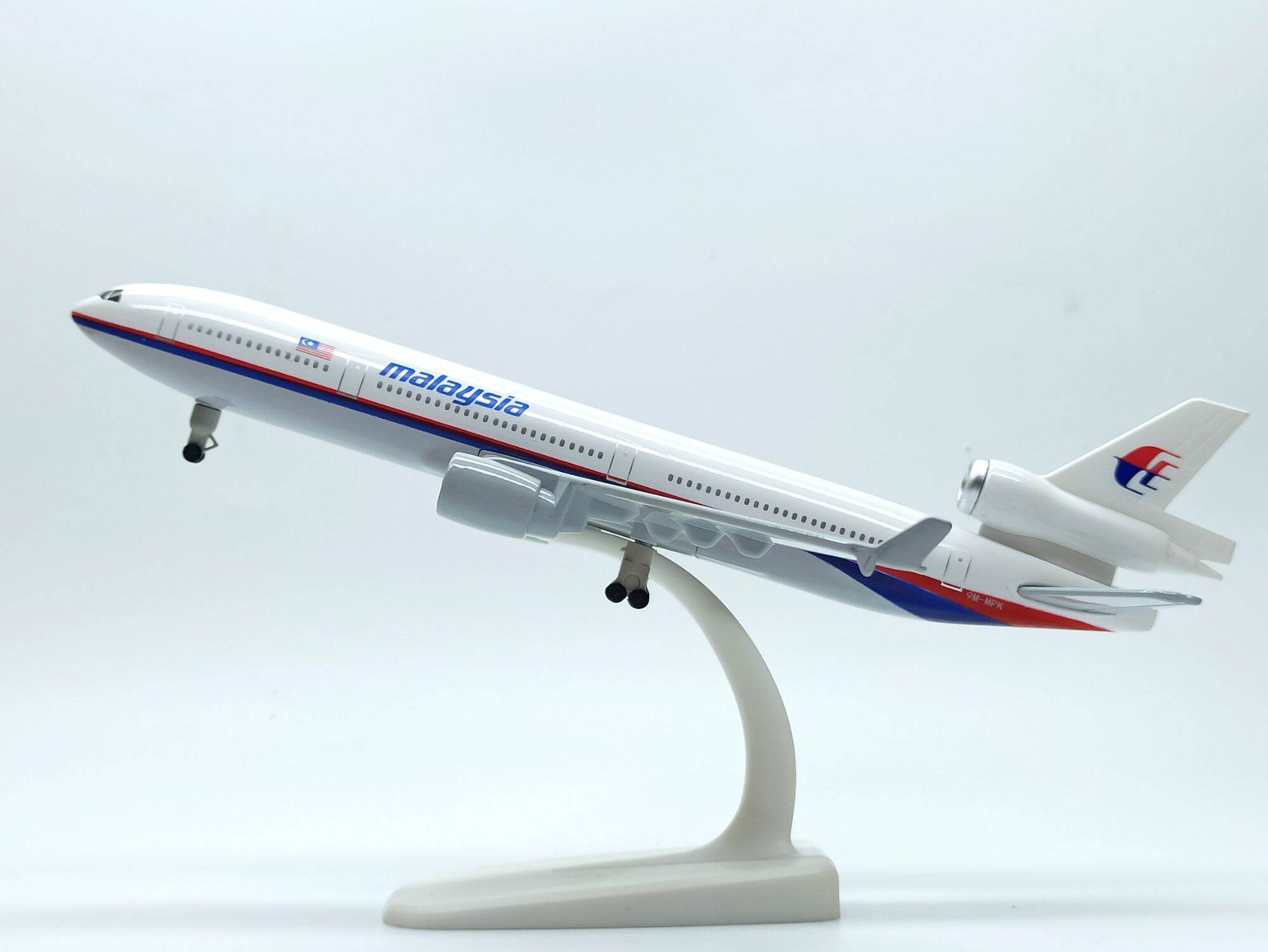Mô hình máy bay Malaysia Airlines 20cm