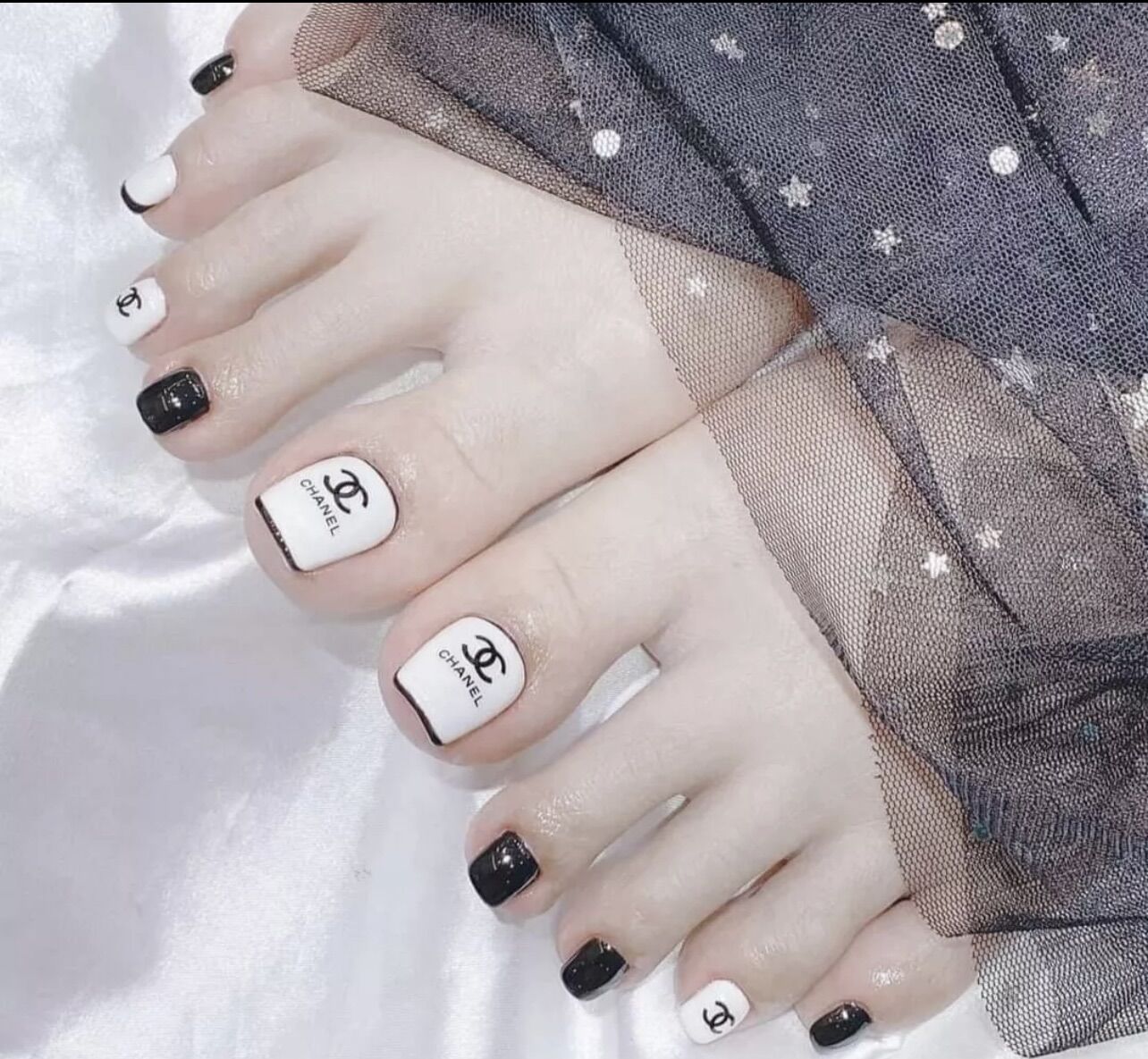 Móng chân xinh cho nàng diện dép