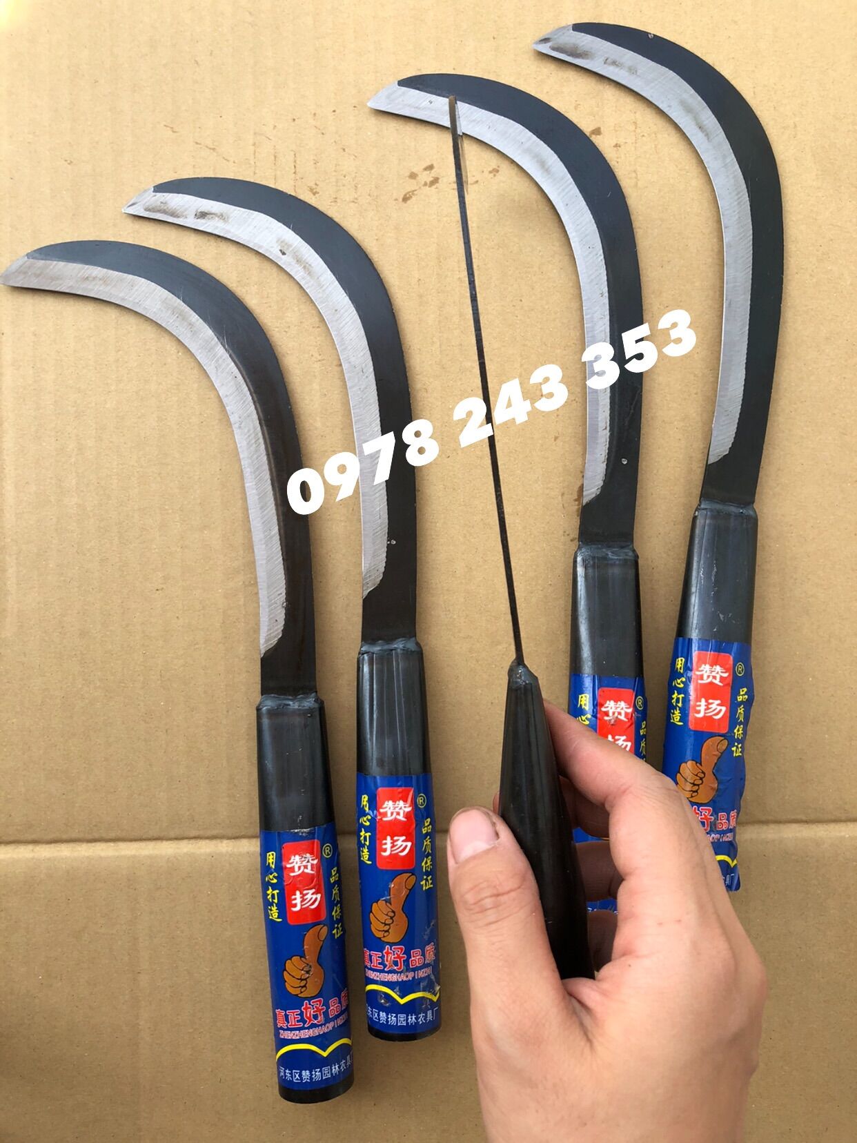 Liêm cắt cỏ lưỡi dao- cán liền chắc khỏe