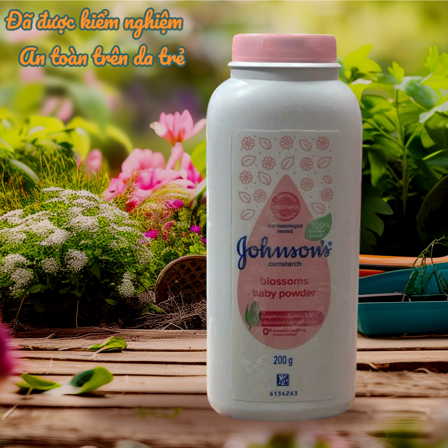 phấn rôm cho trẻ Johnson’s baby 200g giúp làn da trẻ luôn thơm tho và khô thoáng