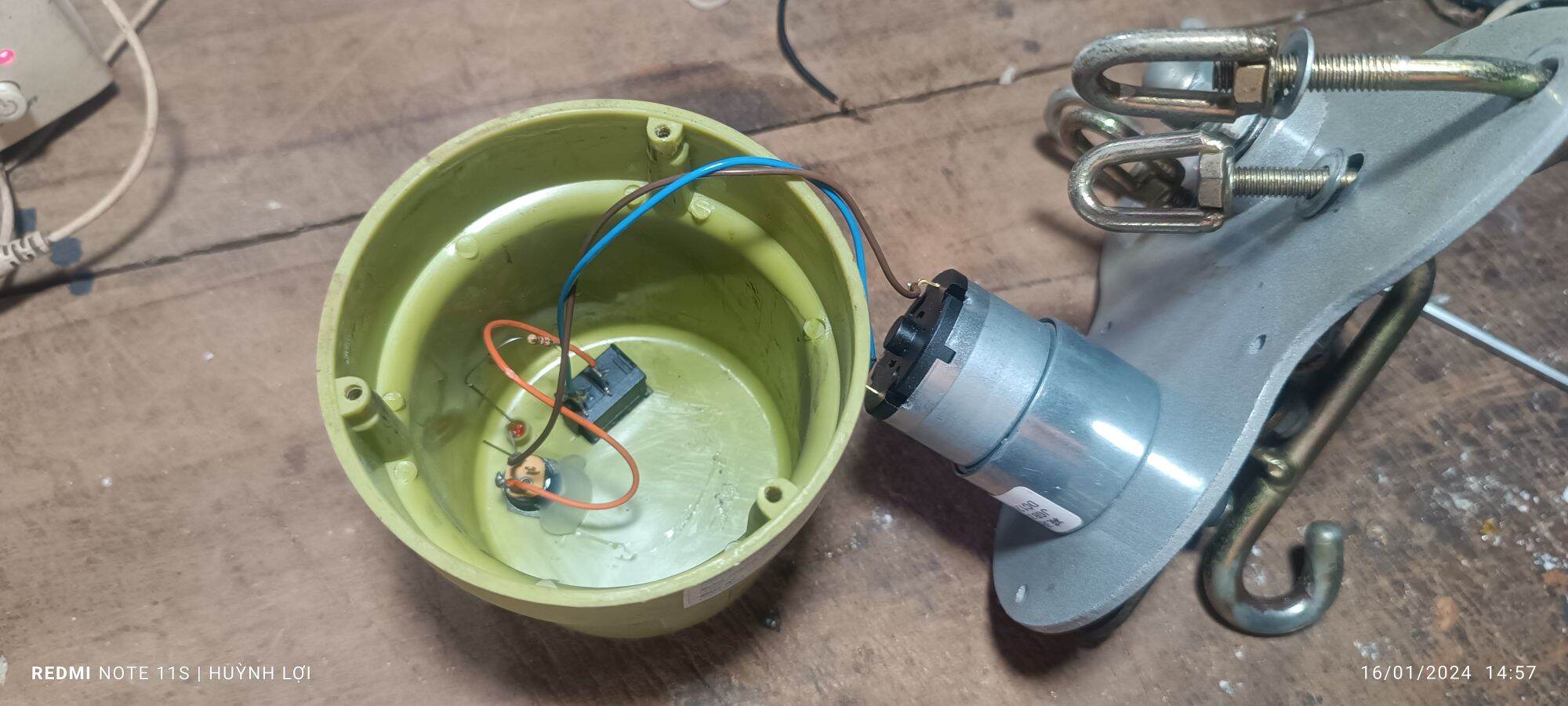 Motor máy đưa võng cho bé nhỏ
