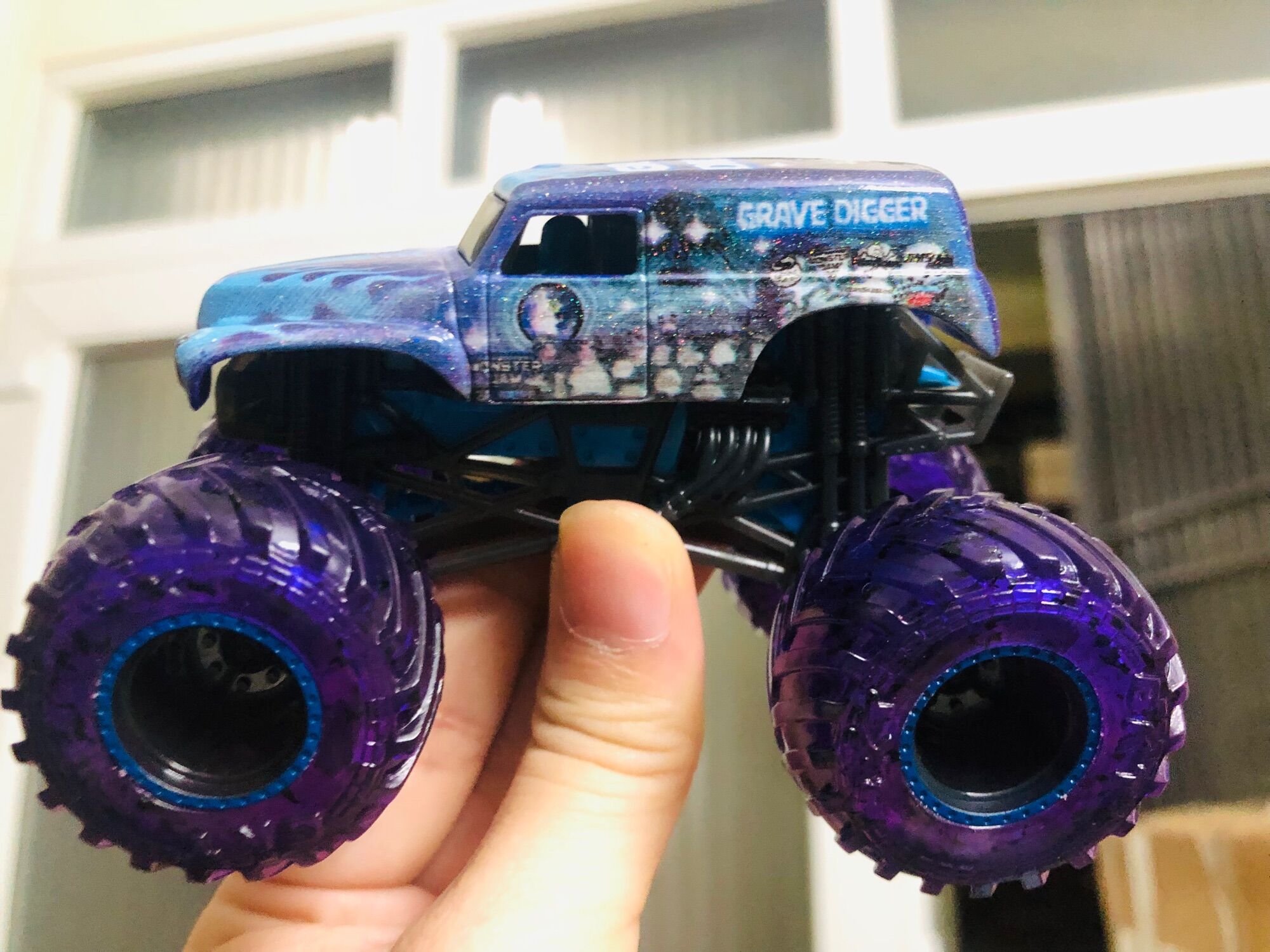 Xe Monster Jam Grave Digger phiên bản Galaxy