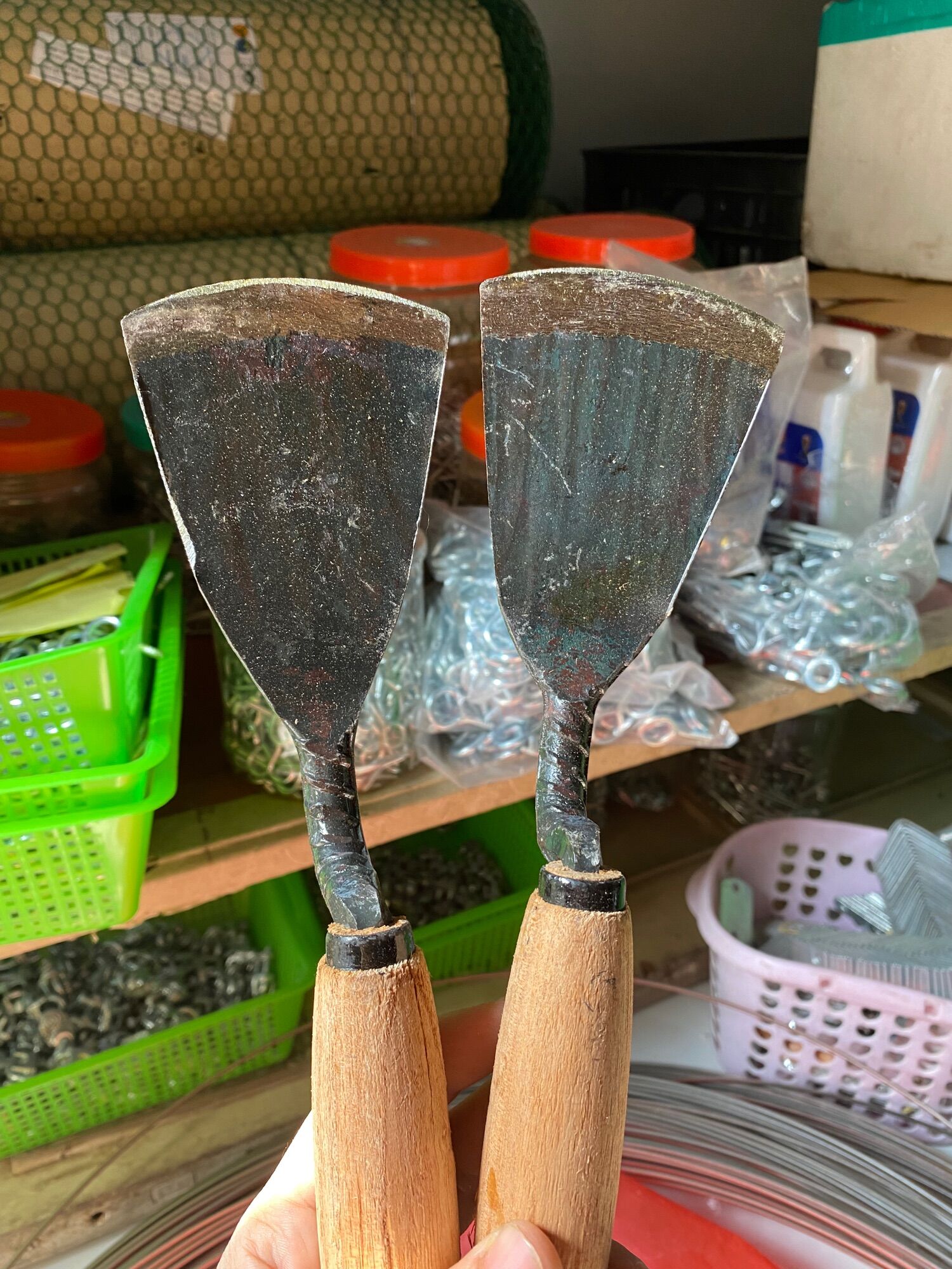 Dầm làm cỏ xới đất trồng cây lưỡi sắc bén