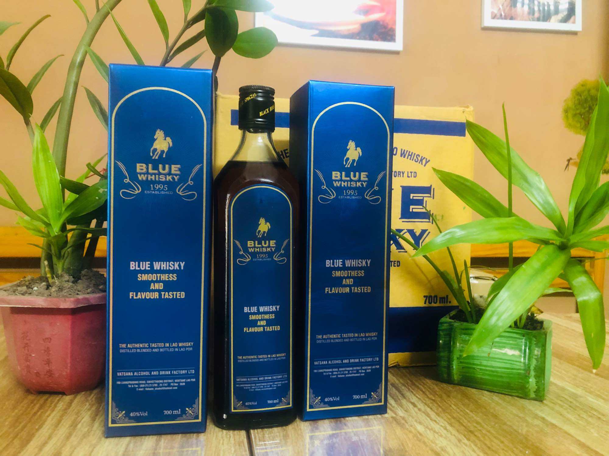 Blue Whisky 1995 nhập Lào700ml,40 o, màu xanh Blue