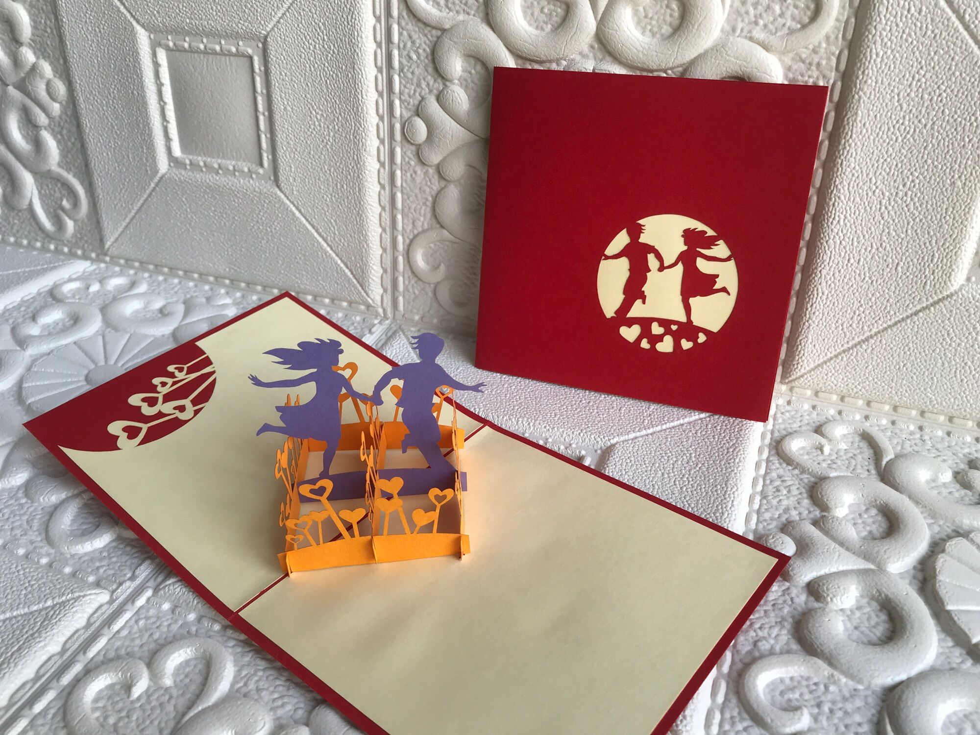 Cặp Đôi 2 ( nắm tay chạy ) - Love - Thiệp 3D