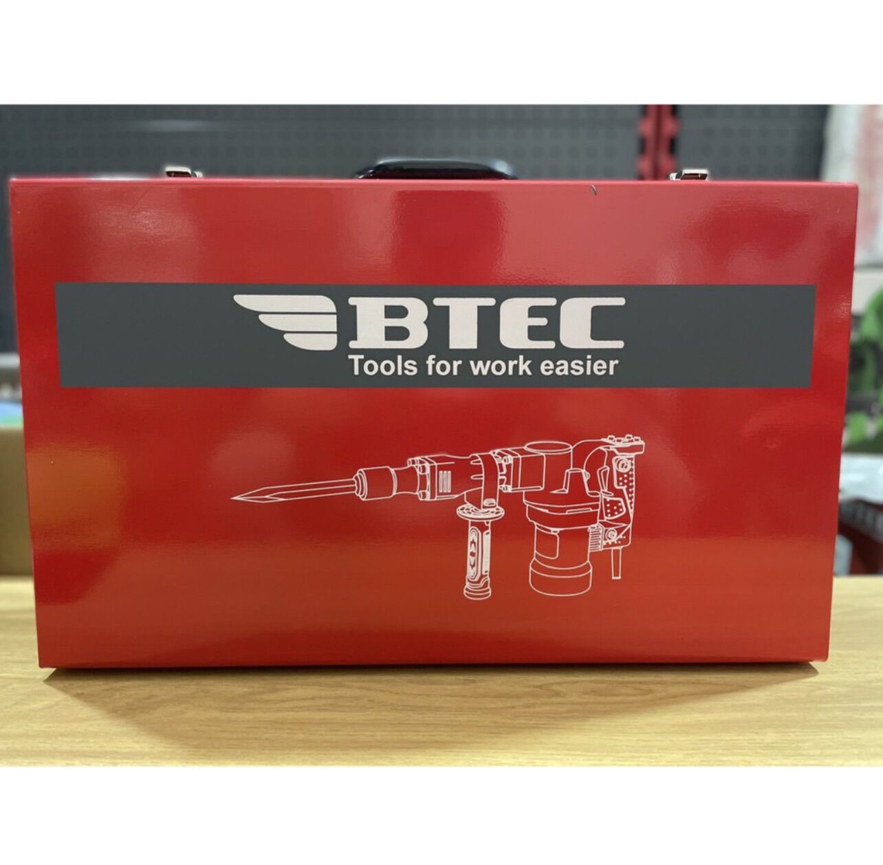 Máy Đục Bê Tông,17 Ly Btec 0810A, Công Suất 1300W