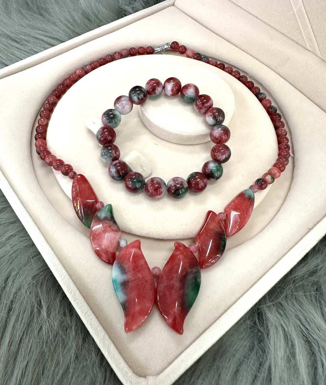 Bộ vòng đá ruby phi gồm vòng cổ và vòng tay bao xinh