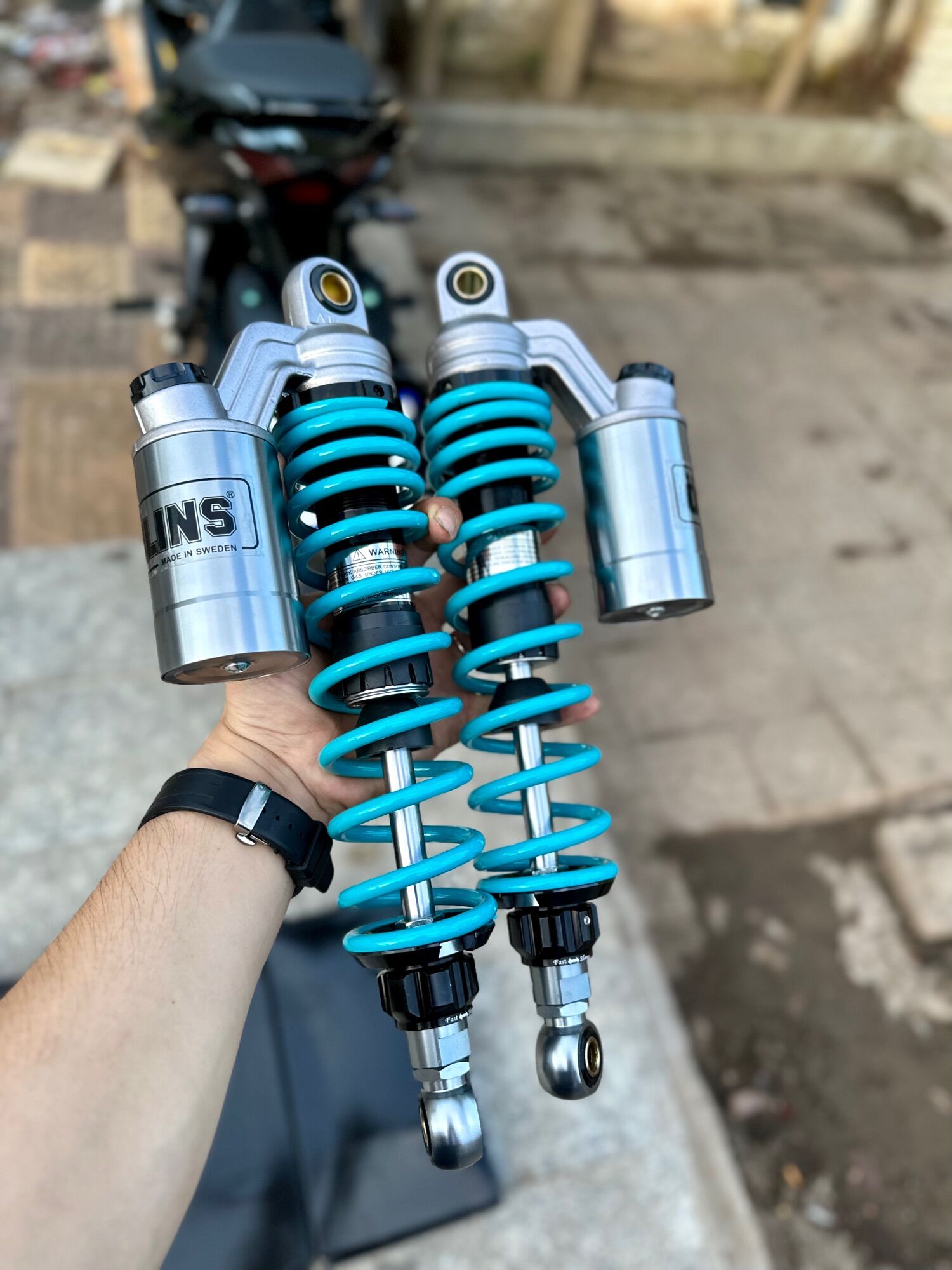 Wave / Sirius Rear Forks Have a Yellow Oil Tank That Can Be Installed on Many Other Vehicle Models.