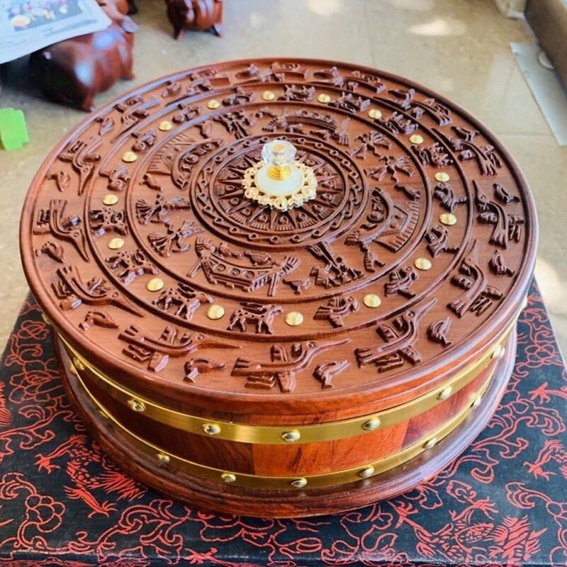 Khay mứt trống đồng gỗ hương chạm khắc tinh xảo