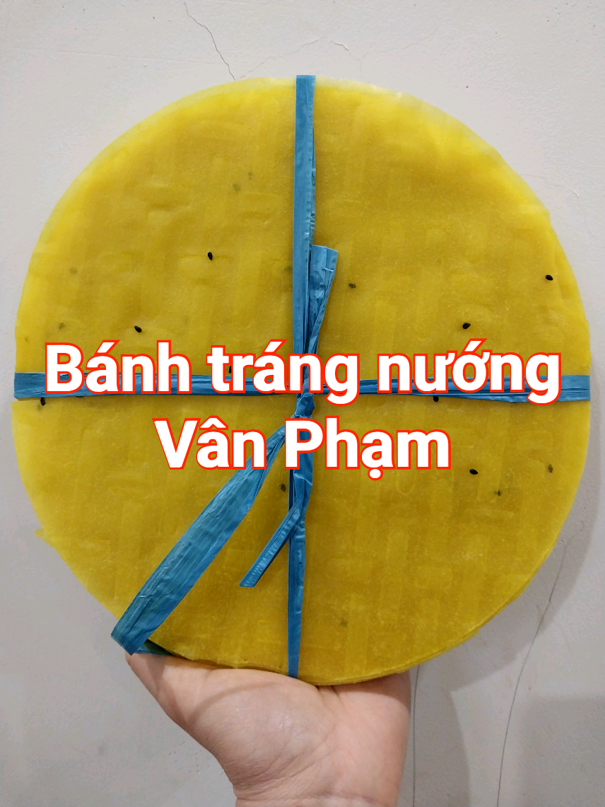 1 xấp 50 cái vỏ bánh tráng nướng Đà Lạt màu vàng
