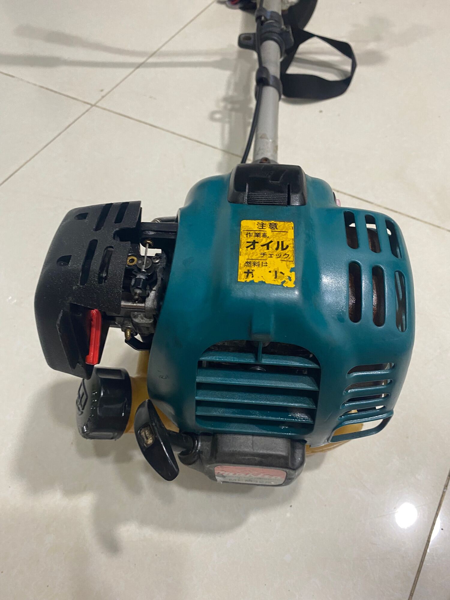 máy cắt cỏ makita động cơ 4 thì hàng bãi Nhật .sử dụng lưỡi sắt .sản phẩm đã được bán 10 Lh:09383106