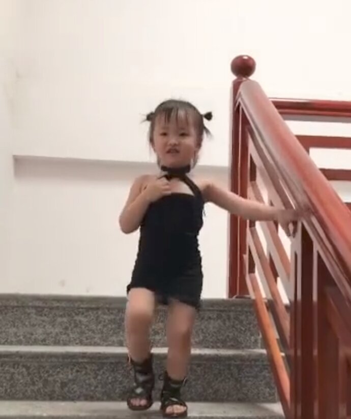 đầm body kiểu cho bé