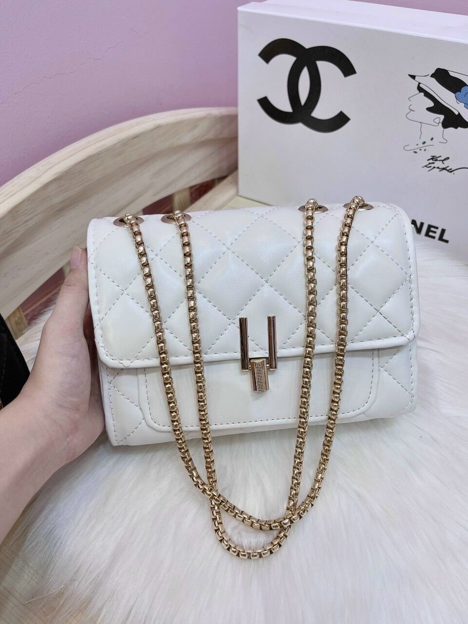 Túi đeo chéo nữ khoá trái tim size 20