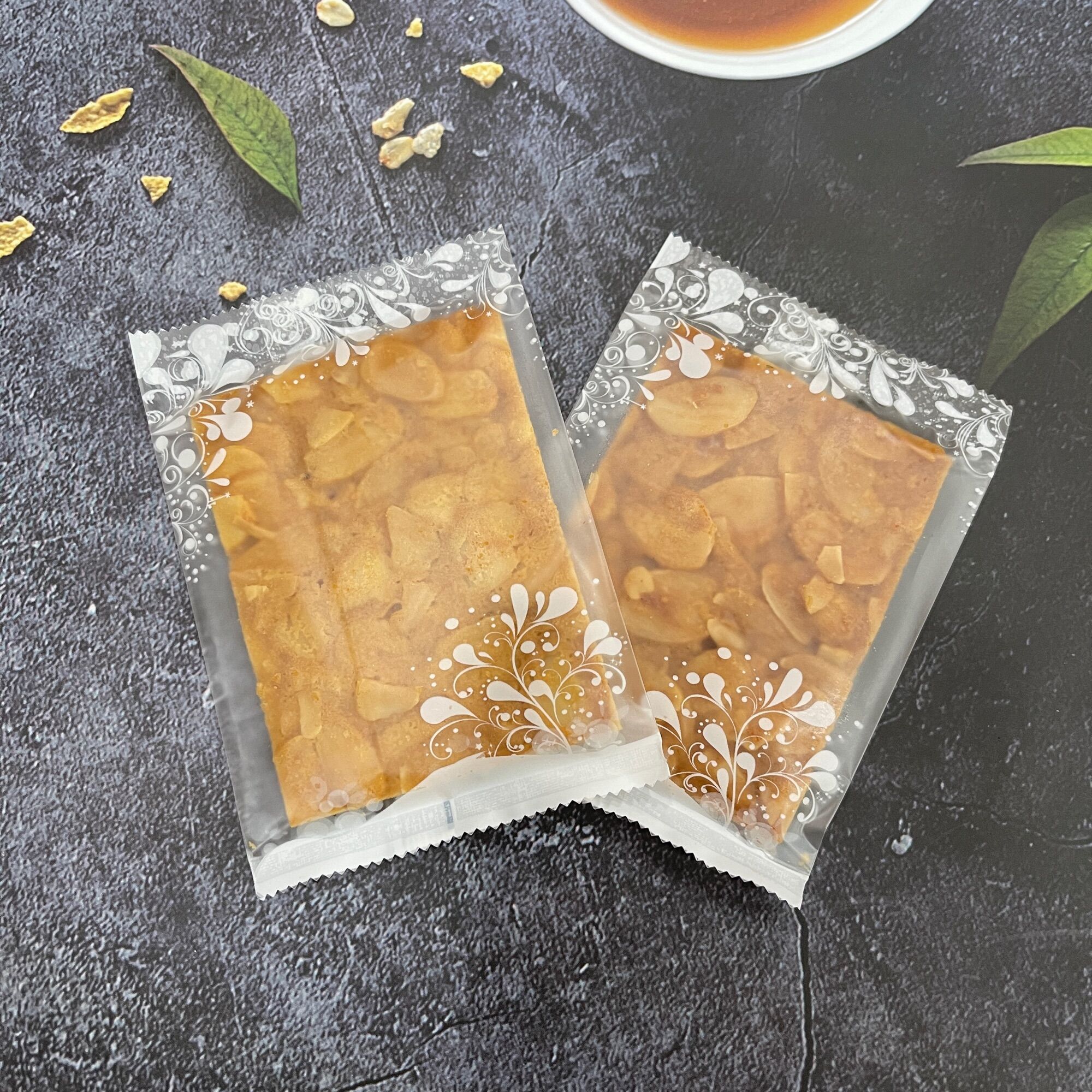 Bánh Ngói Hạnh Nhân trứng muối Hộp 300gr, Bánh Hạnh Nhân, Bánh Handmade, Bánh Ăn vặt dinh dưỡng