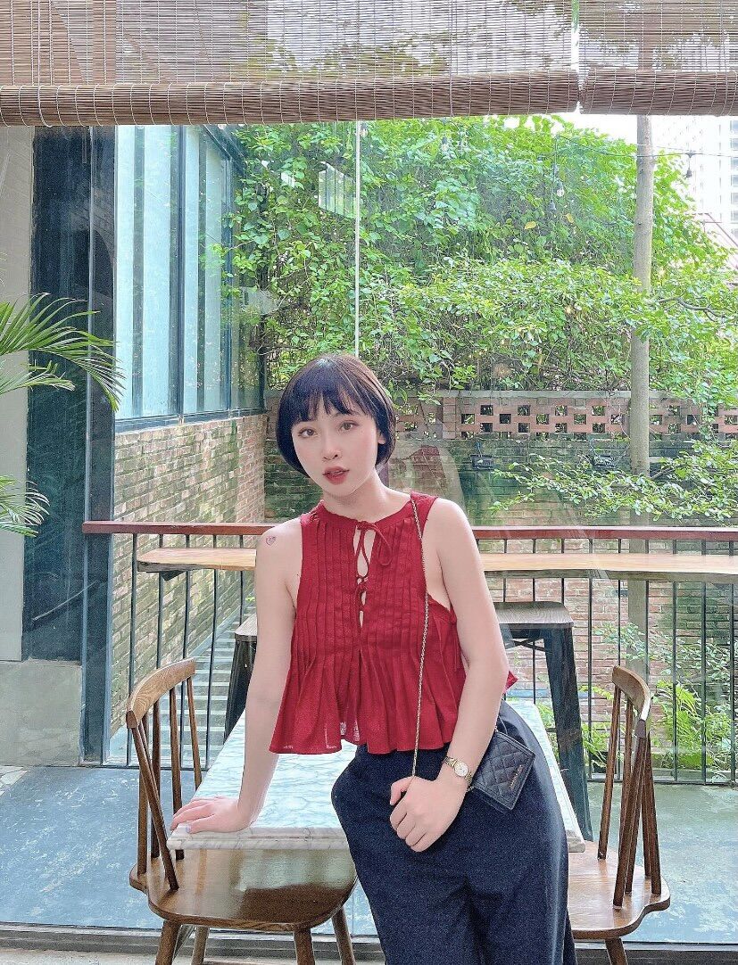 /ouba:d/ - ÁO ĐỎ XẾP LY