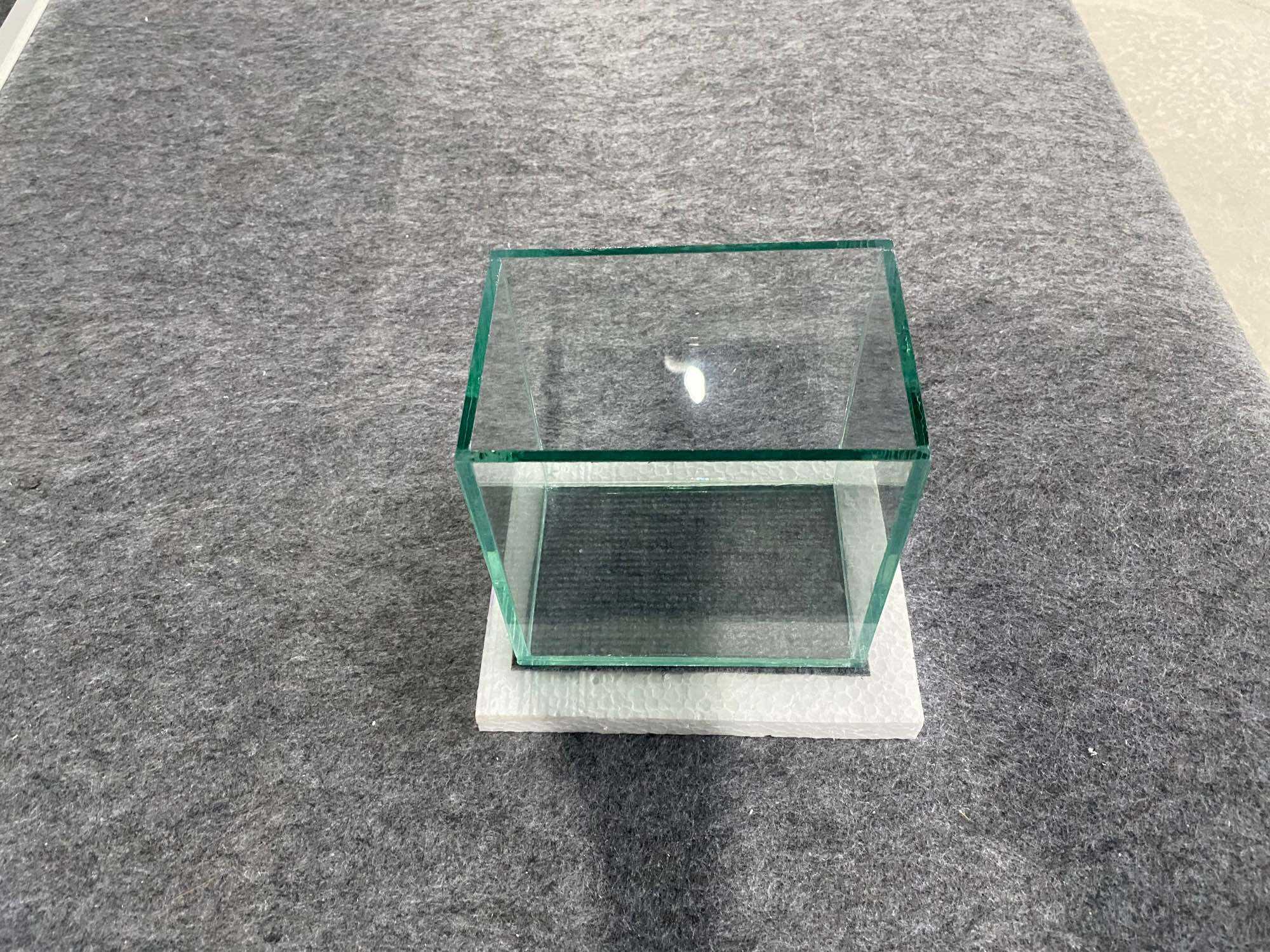 Hồ Cubic Hồ Cá Thuỷ Sinh Hồ Cá Mini Kính 5mm ( D14× R14×C14) + tặng kèm miếng lót đáy hồ