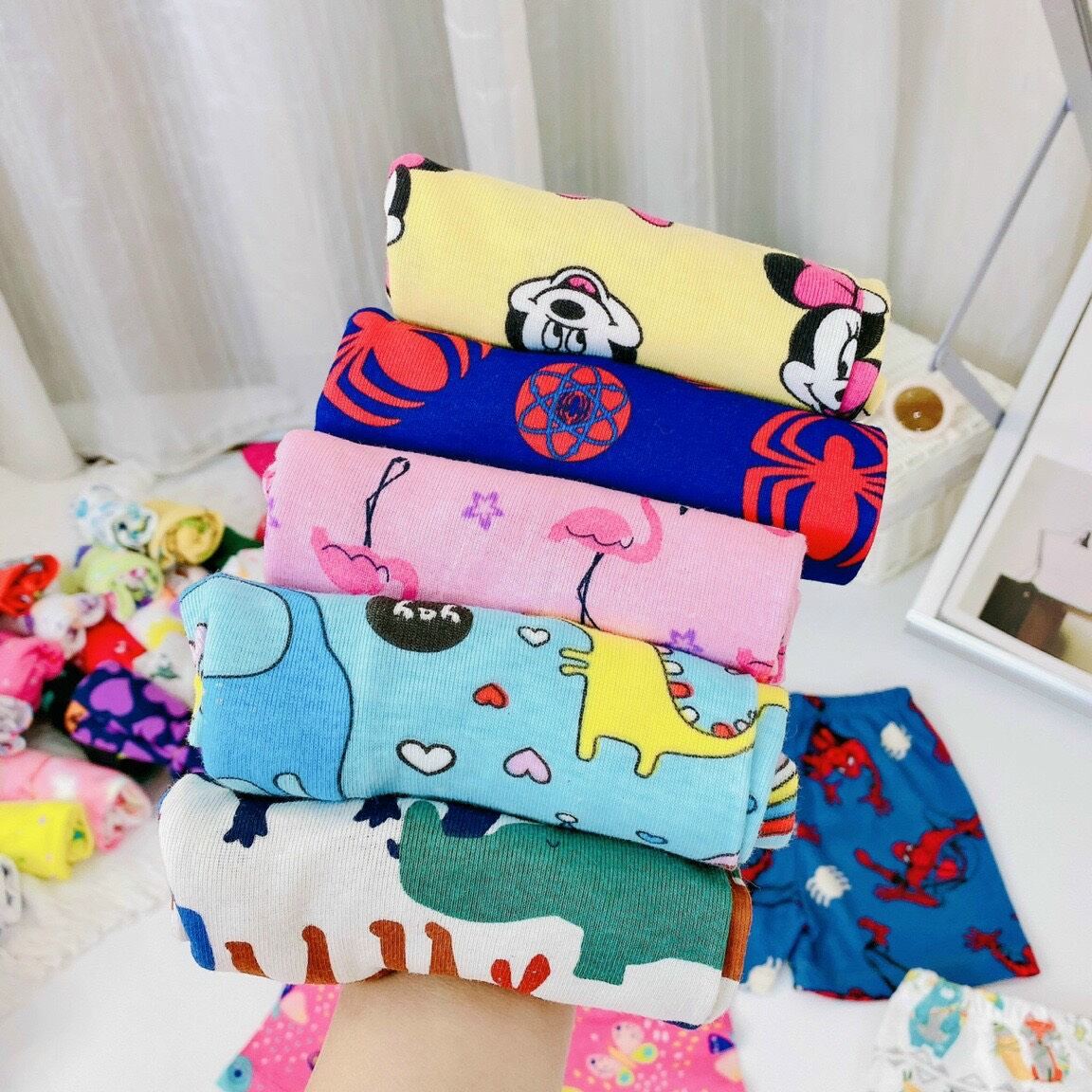 Quần Chục Bé Gái Xuất Dư