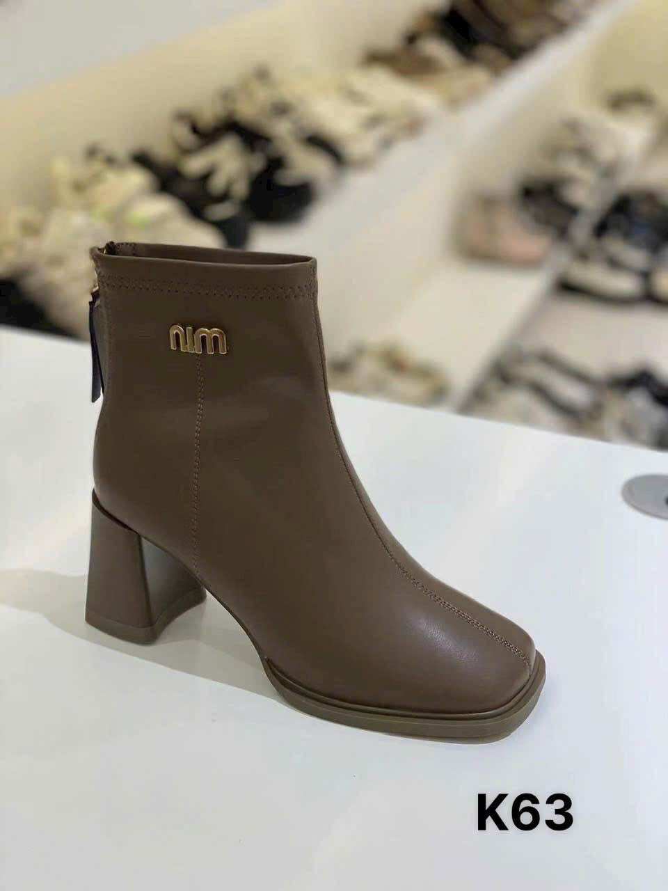Bốt da lỳ cổ thấp chữ M IU hottrend