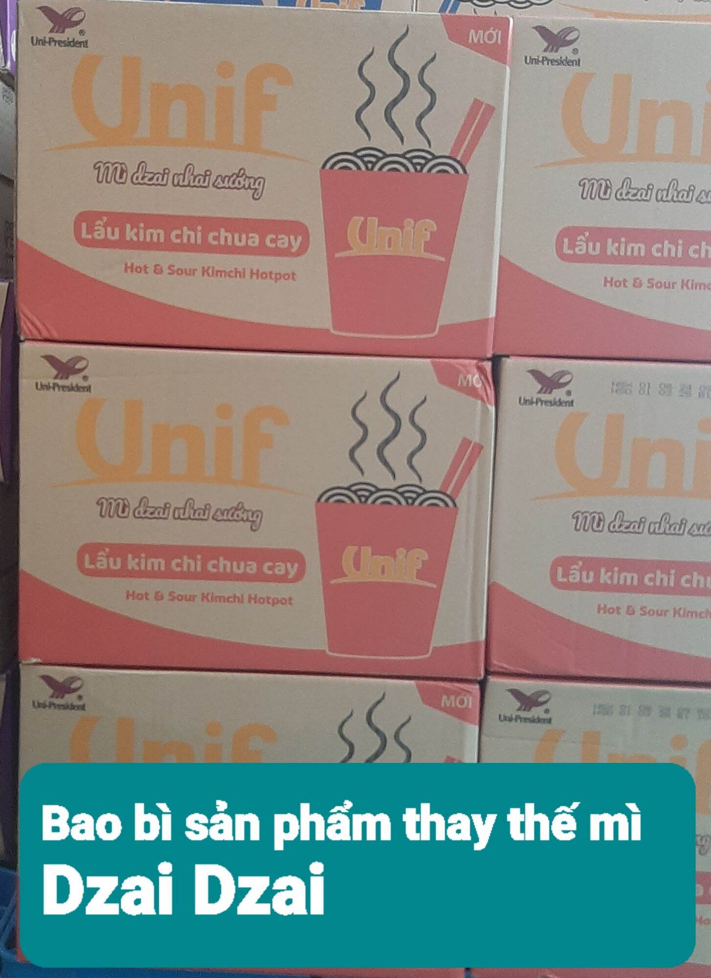 Mì ly unif lẩu kim chi chua cay.