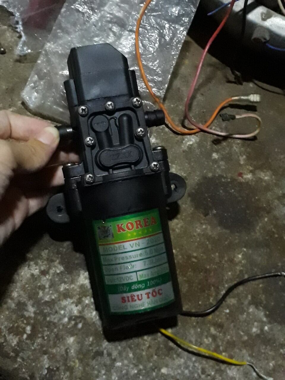 Bơm tăng áp 12v chạy bằng motor 775, hàng cũ đã được vệ sinh bảo dưỡng và test. chổi than còn mới nguyên.