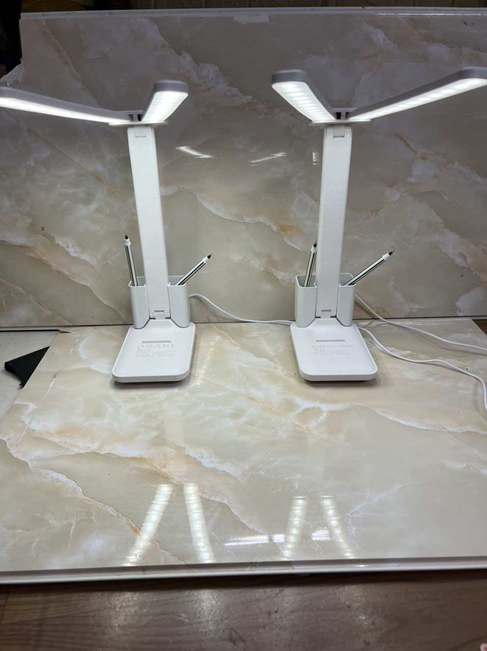 Đèn LED cảng ứng Để Bàn hàng bãi nhật