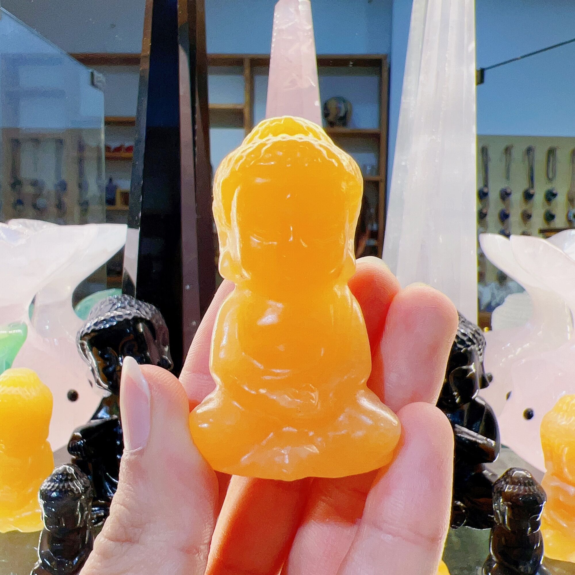 Tượng Buddha đá Honey Calcite