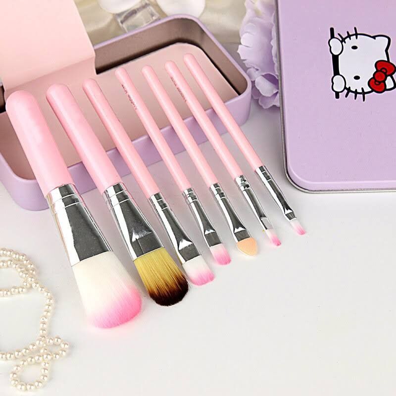 Hộp Cọ Trang Điểm 7 Món Hello Kitty