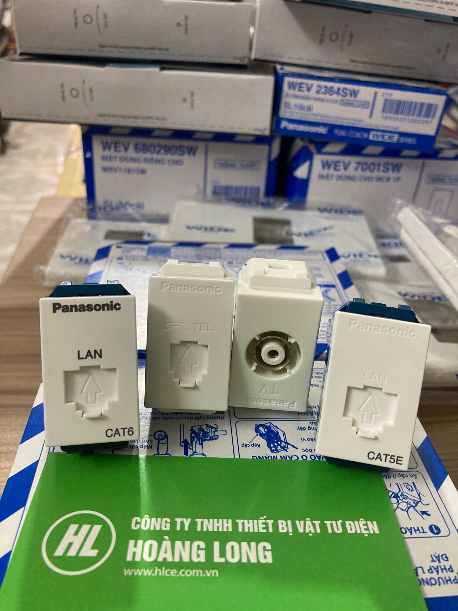 Panasonic - ổ mạng wide data cat5 wev2488sw-cat5, cat6 wev24886sw-cat6, ổ tivi, ổ điện thoại