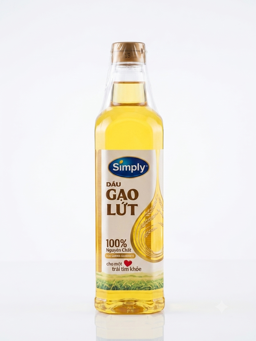 Dầu gạo lứt Simply 100% nguyên chất chiết xuất từ lúa mì, chai thủy tinh trong suốt, nắp màu vàng, nhãn trắng xanh.
