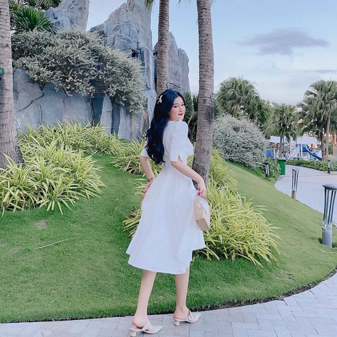 ĐẦM TRẮNG DÁNG DÀI CỔ CÁCH ĐIỆU