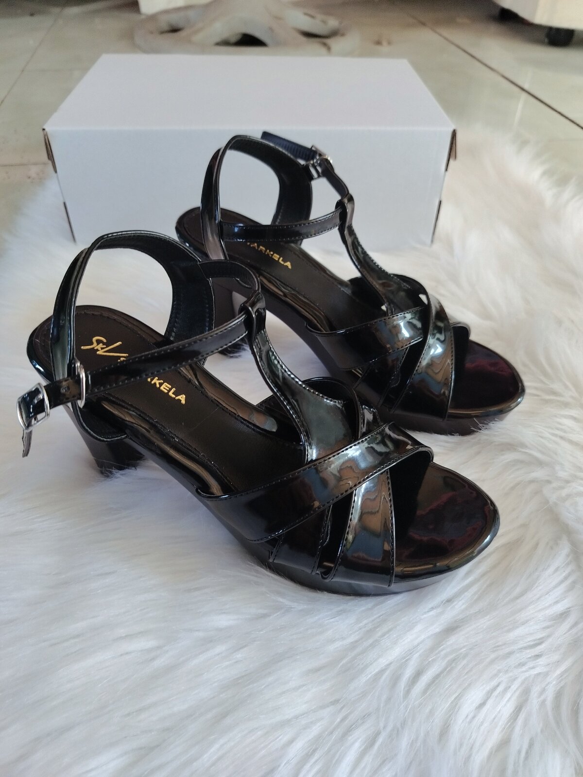 Sandanl nữ cao 9cm.Hậu khóa gài
