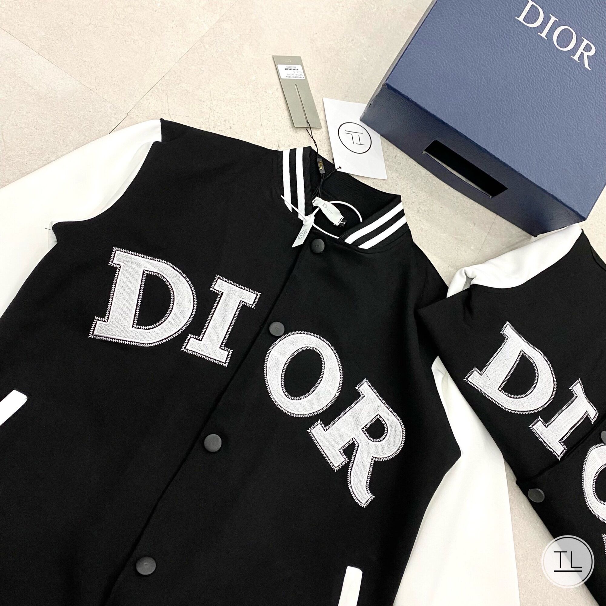 Áo Khoác Bomber Dioor Tay Trắng