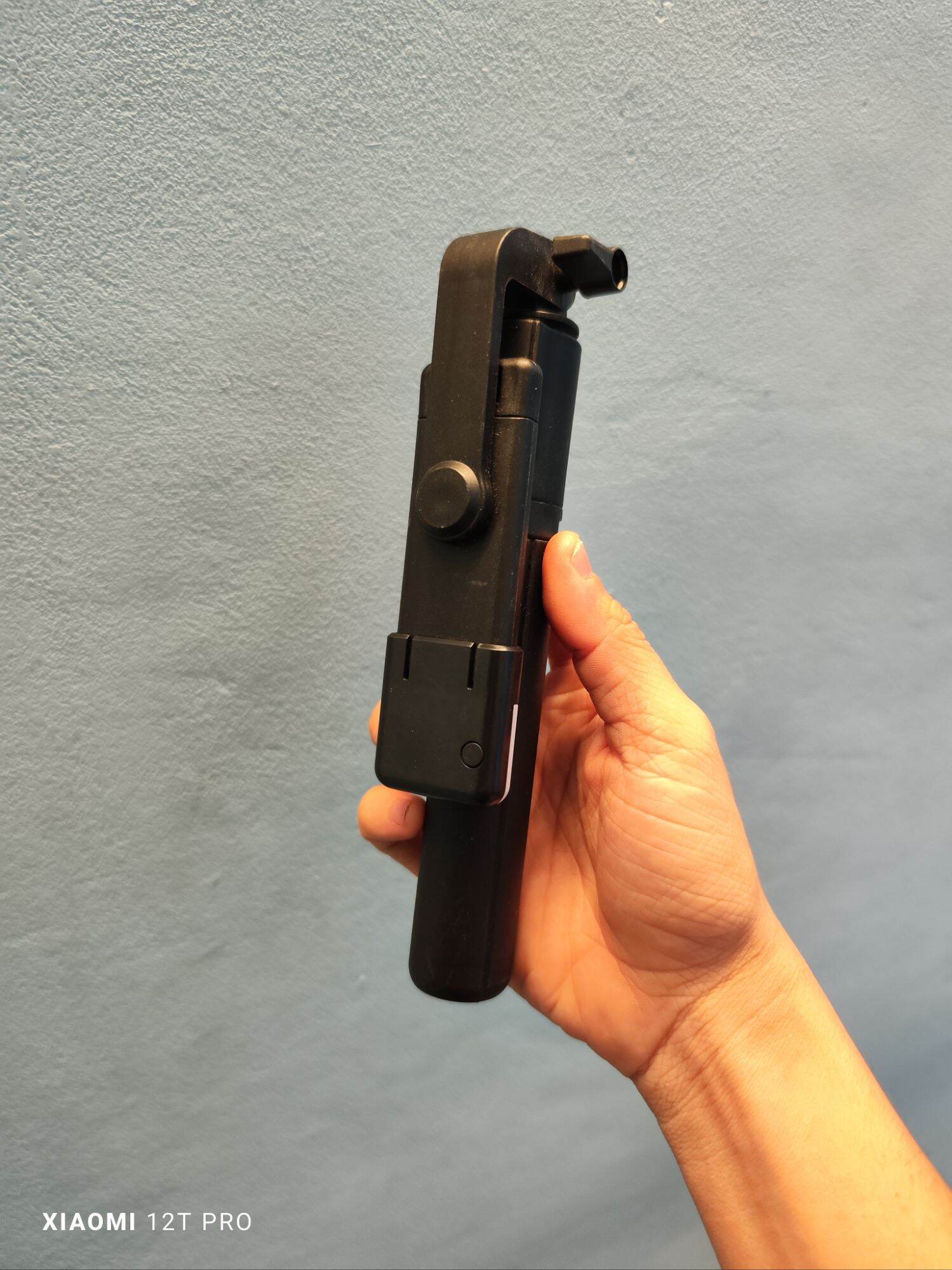 gậy chụp hình sefie R1s có đèn có remote