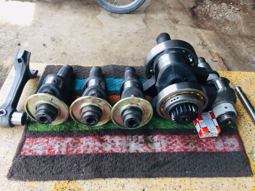 Kiềng nhớt máy d8 , r180